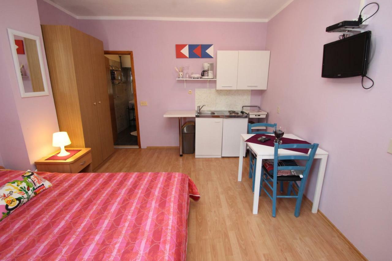 Apartment Sandi Vrsar Exterior photo