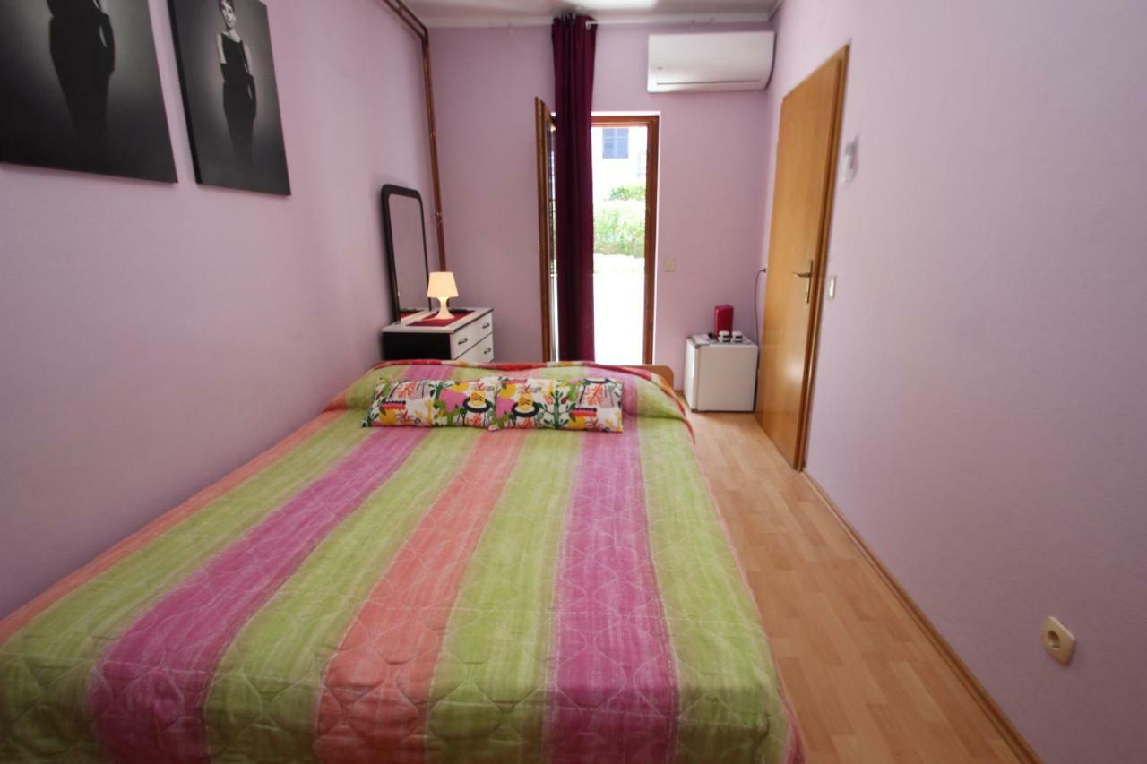 Apartment Sandi Vrsar Exterior photo