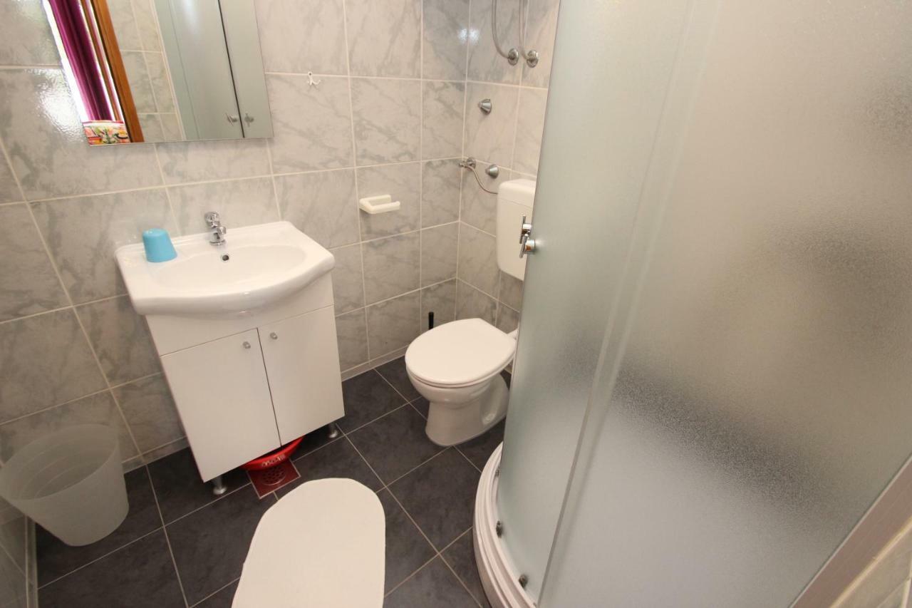 Apartment Sandi Vrsar Exterior photo