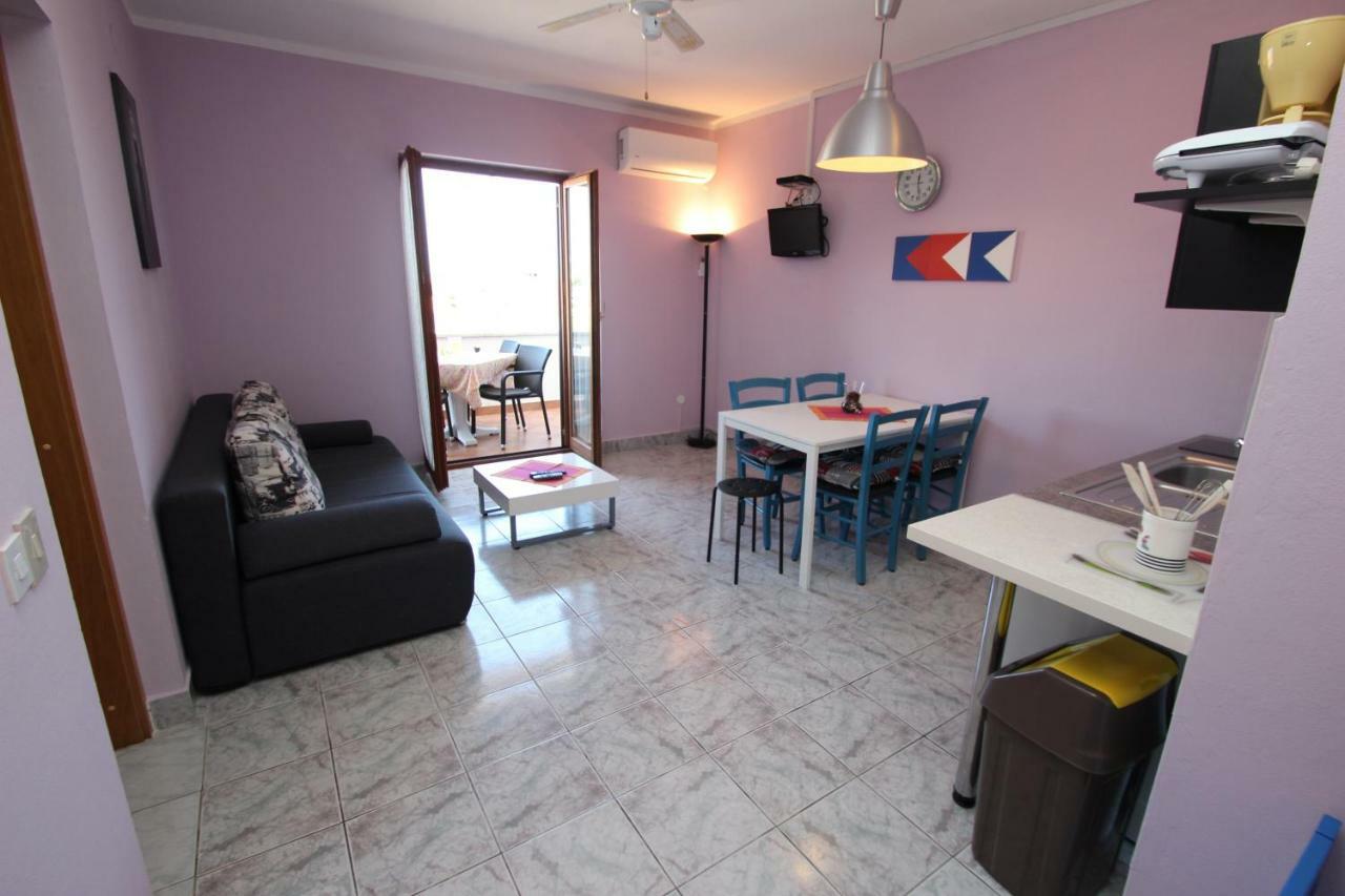 Apartment Sandi Vrsar Exterior photo